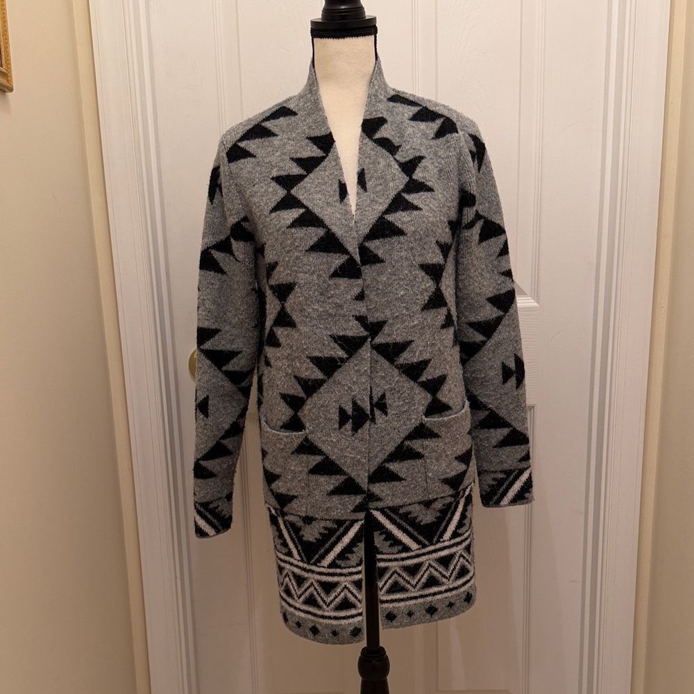 Frye Ladies Size Medium Gray and Black Geometric Cardigan